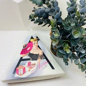 Avon’s makeup travel set 4 piece